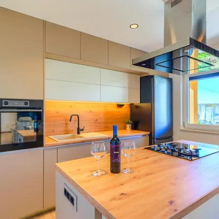 Frances Apartman *